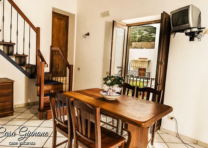 Casa Giunone ليباري